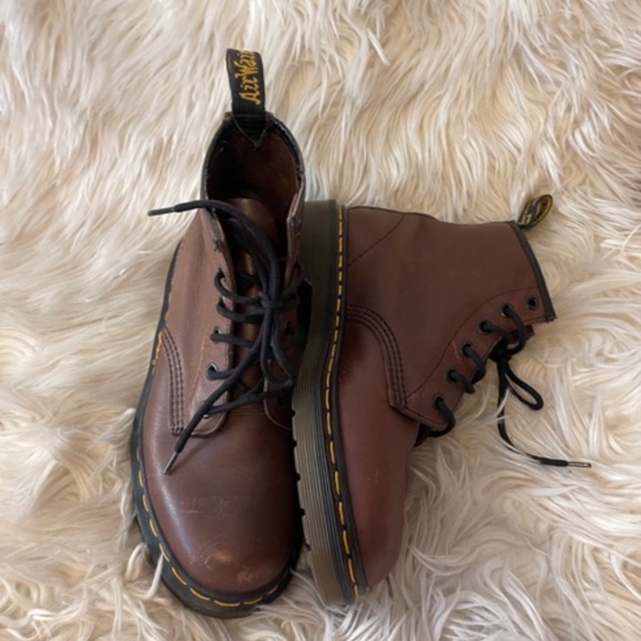 Dr Martens • 12-Eye Boots • Brown • 7 • Dog not included! - Picture 11 of 11